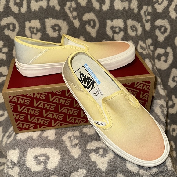 Vans Slip-On Sf Ombre Sunrise π
Multi/Marshmallow New π New π & Neve Used π₯° - Picture 12 of 17